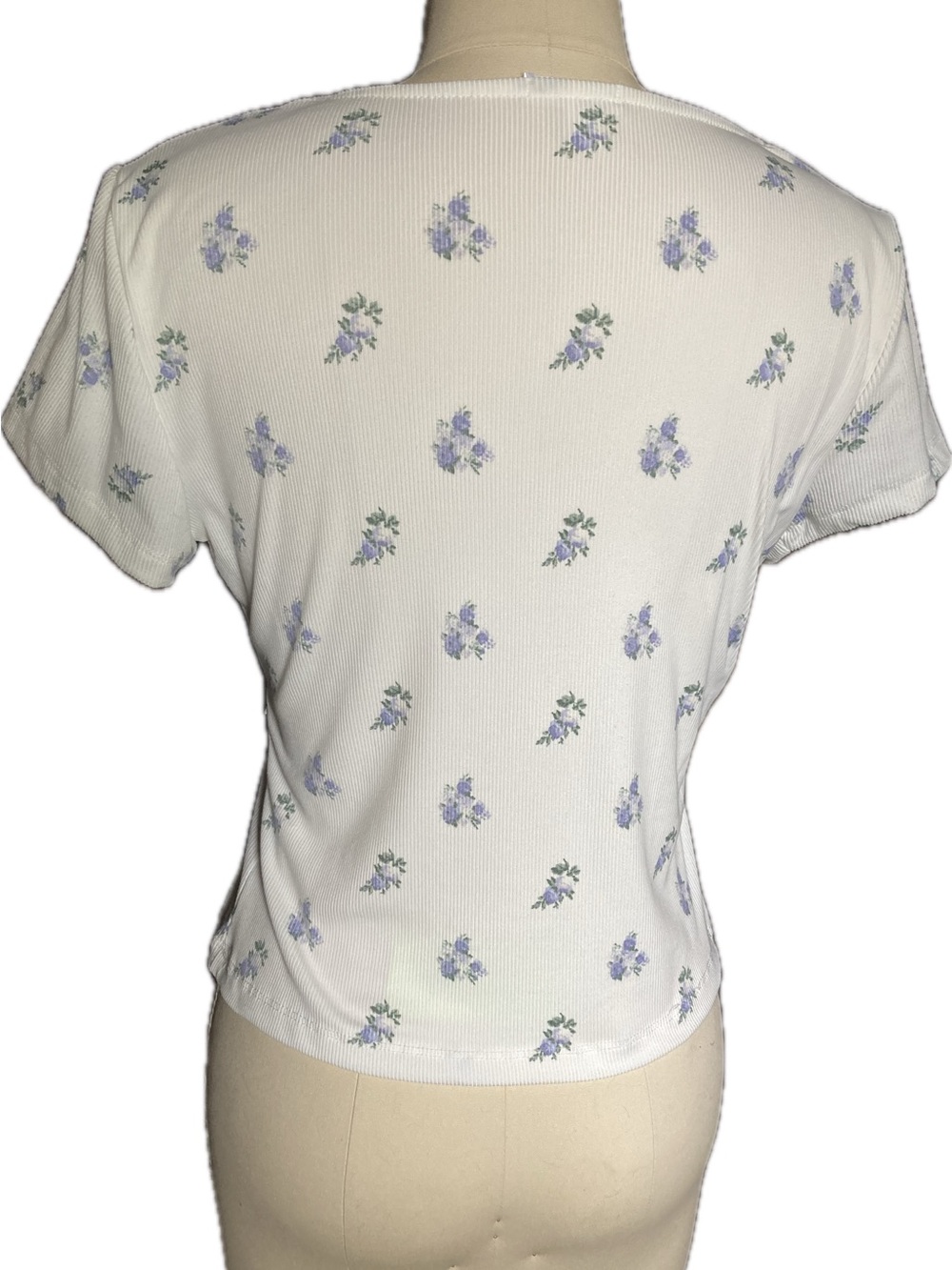 White Floral Lace-Trim Crop Top in Soft Lilac - Picture 3 of 3